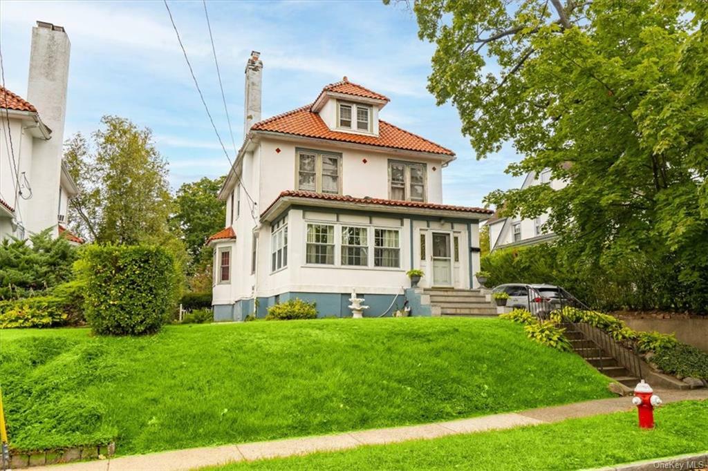 Property Photo:  572 E Lincoln Avenue  NY 10552 