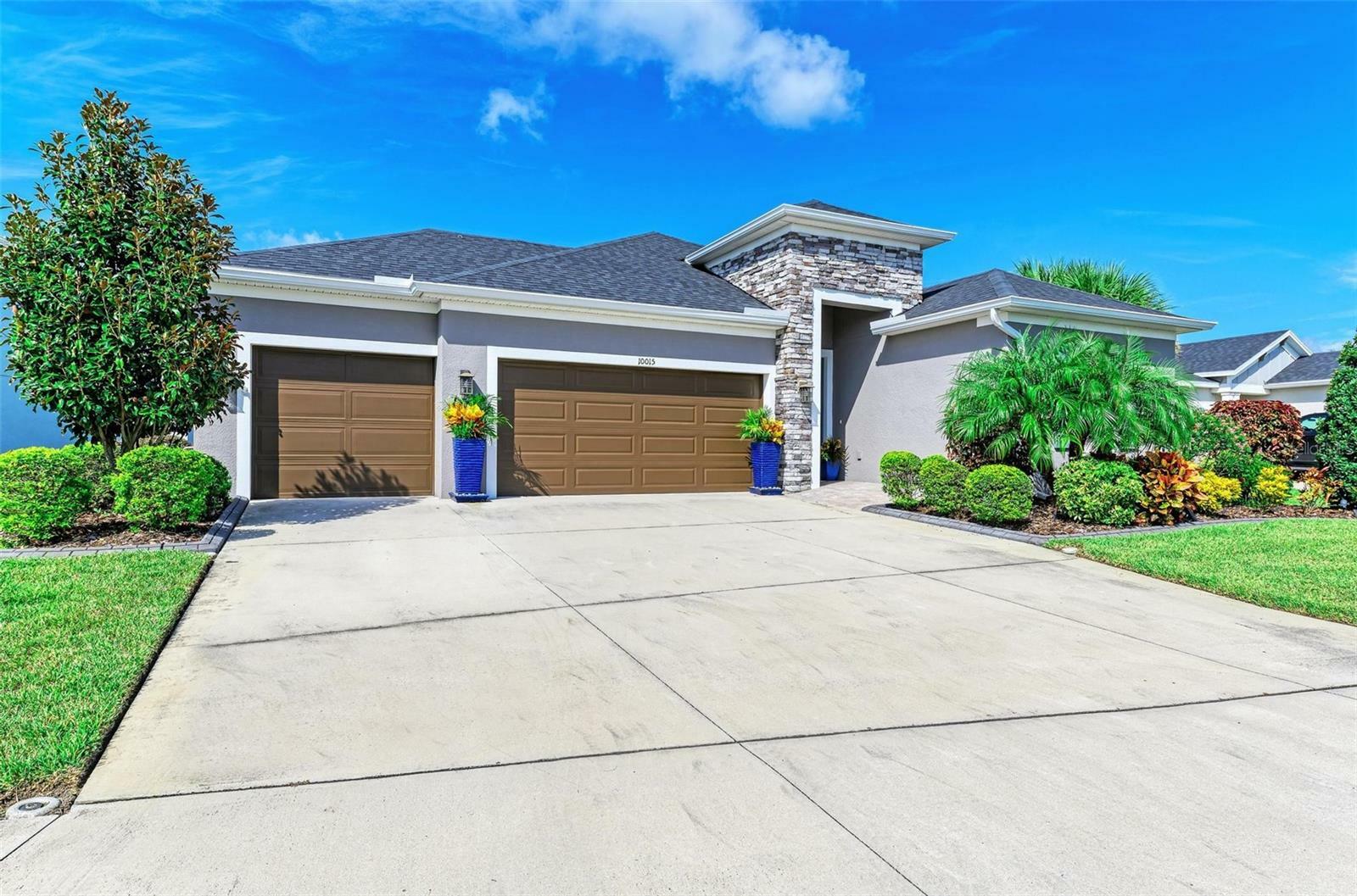 Property Photo:  10015 Buckman Halls Drive  FL 34221 