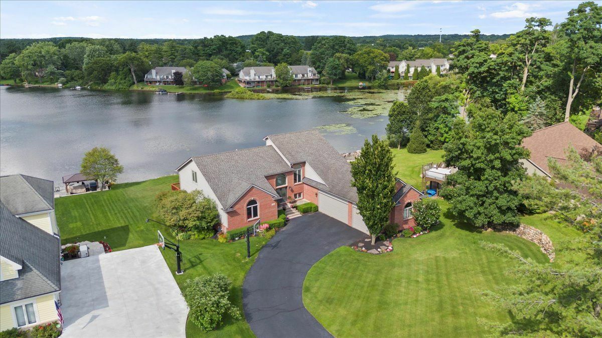 Property Photo:  9042 Softwater Woods Drive  MI 48348 4262 