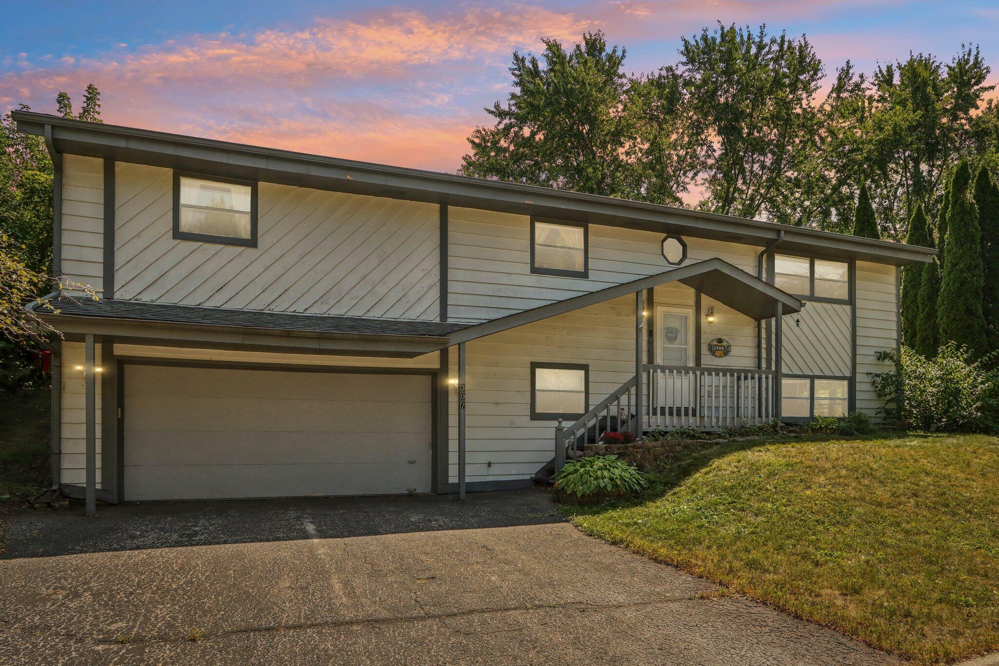 Property Photo:  307 S Grandview Blvd  WI 53188 