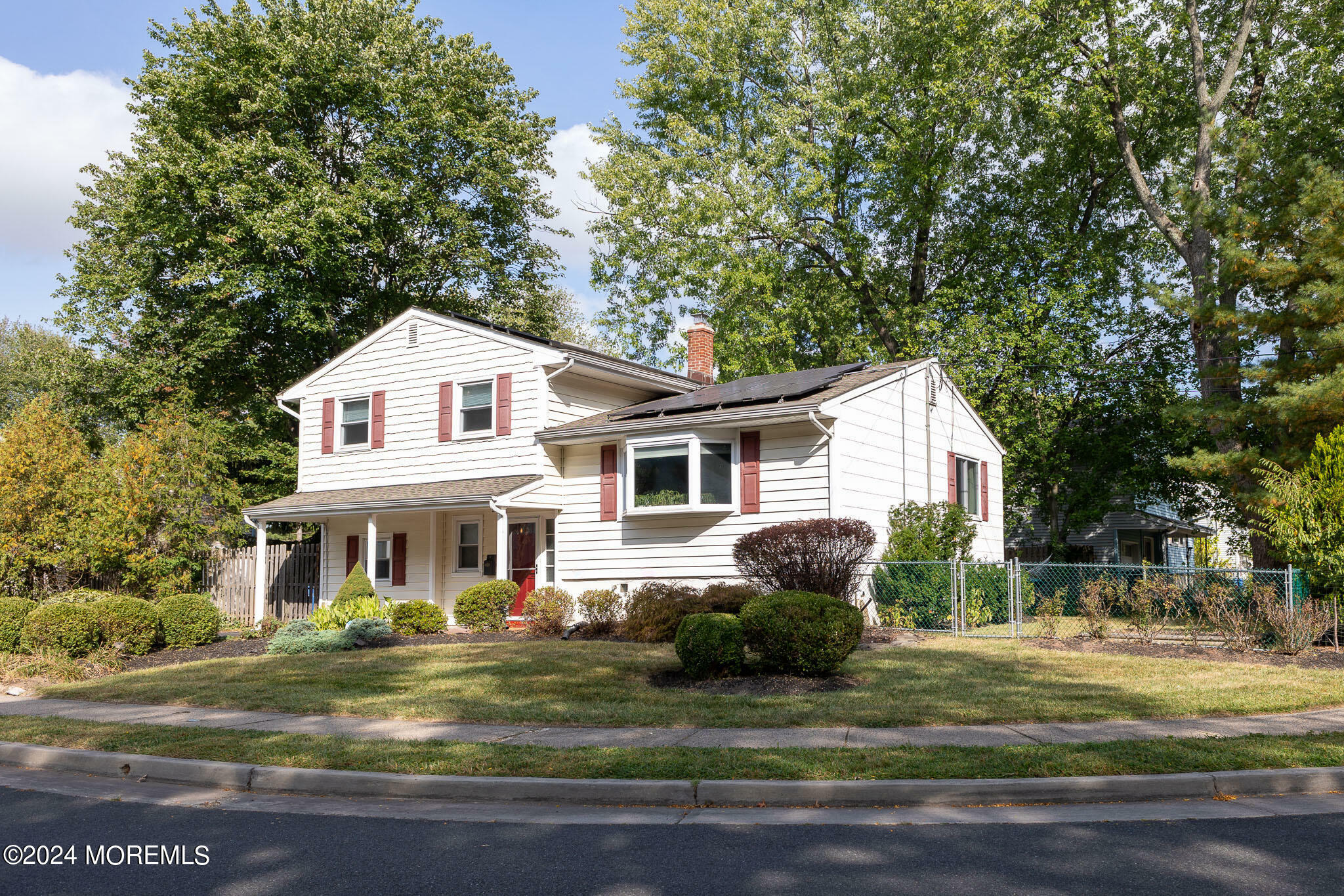 Property Photo:  21 Desser Place  NJ 08840 