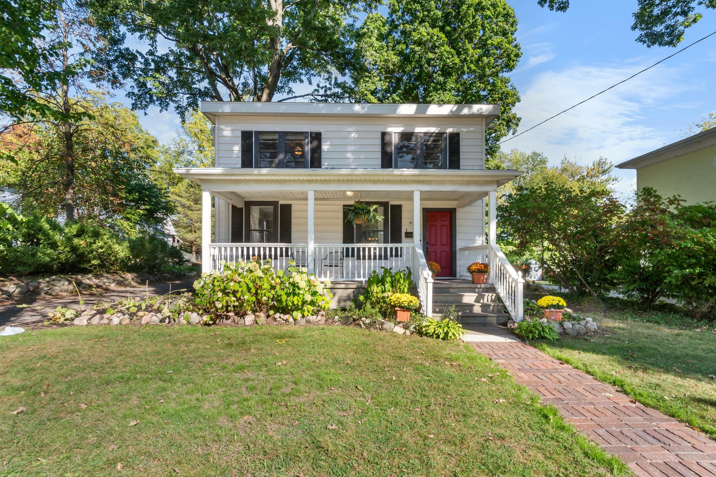 Property Photo:  614 Union Street  MI 48846 