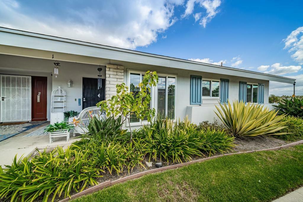 Property Photo:  3615 Vista Bella 1  CA 92057 