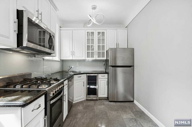 Property Photo:  6015 Boulevard East D2  NJ 07093 