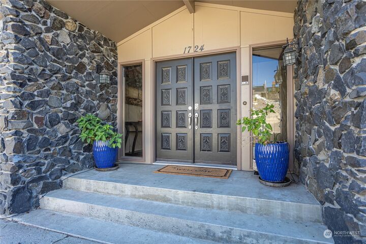 1724  10th Place NE  East Wenatchee WA 98802 photo