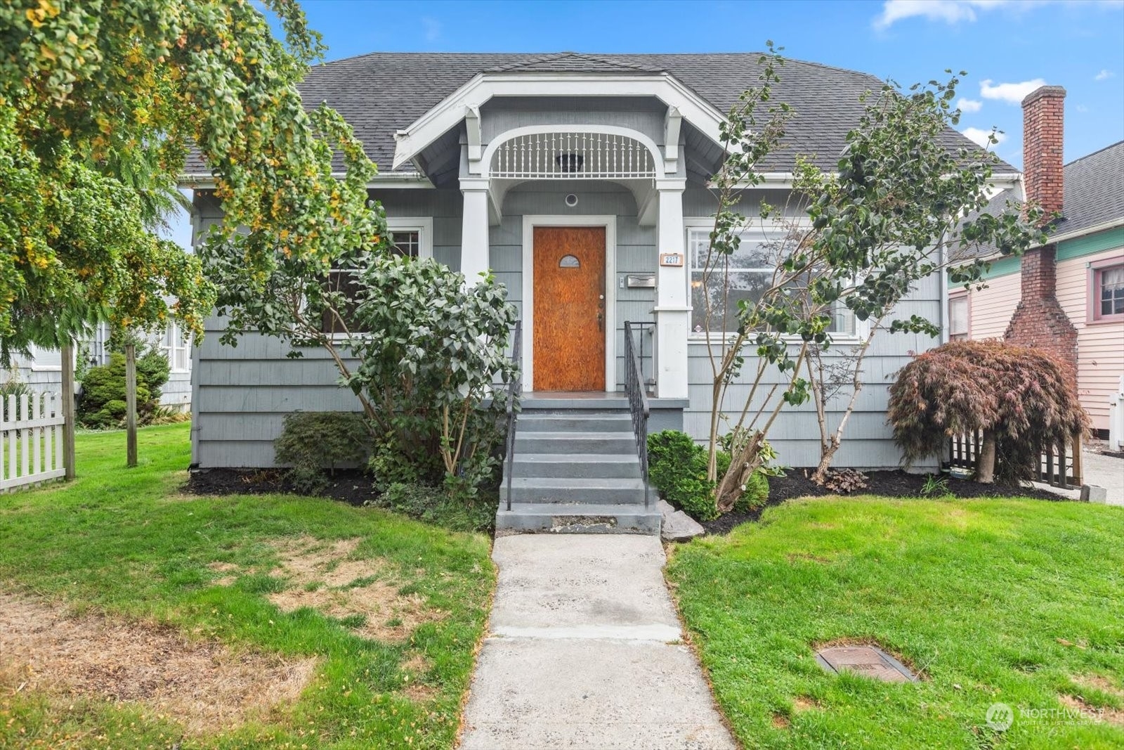 Property Photo:  2217 Hoyt Avenue  WA 98201 