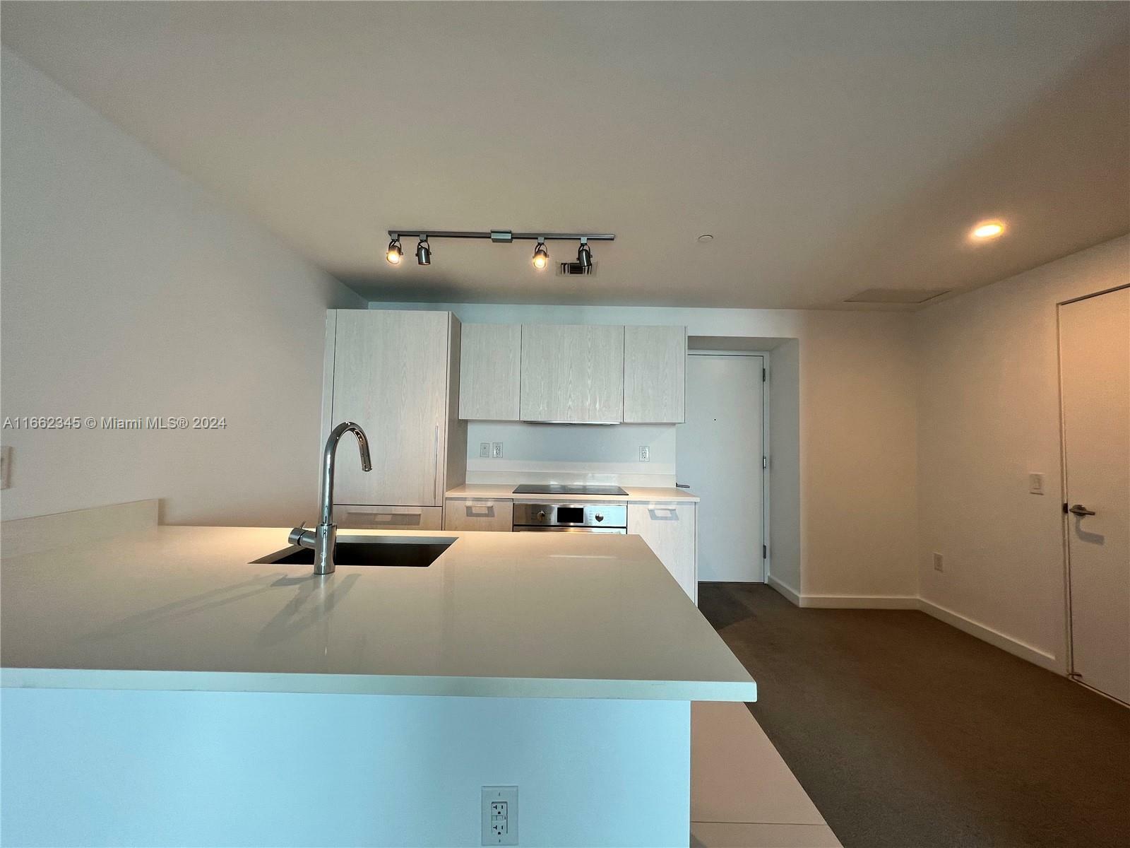 Property Photo:  501 NE 31st St 2802  FL 33137 