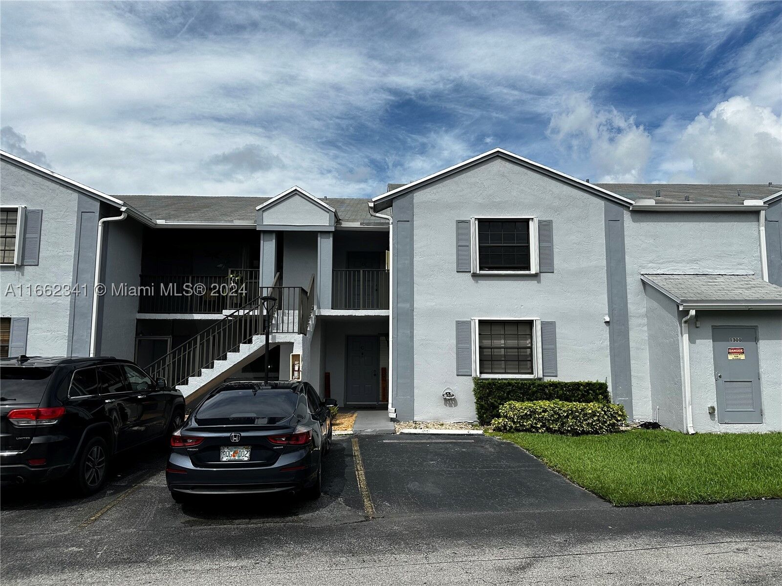 Property Photo: 1300 S Franklin Ave 1300D FL 33034