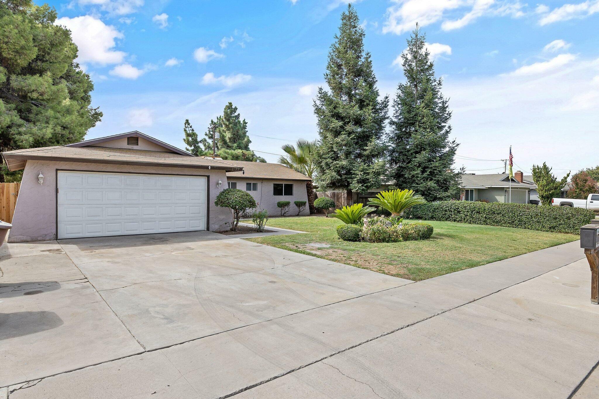 Property Photo:  1777 E Sonora Avenue  CA 93274 