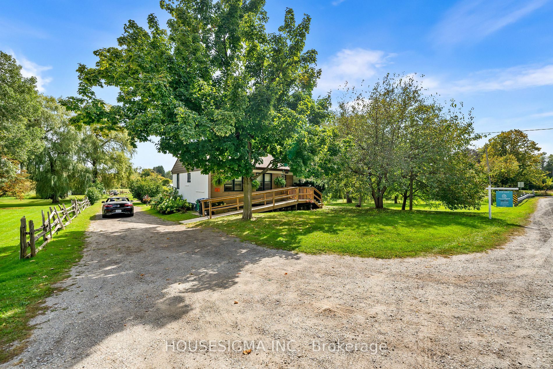 Photo de la propriété:  2701 Embleton Rd  ON L6Y 0E8 