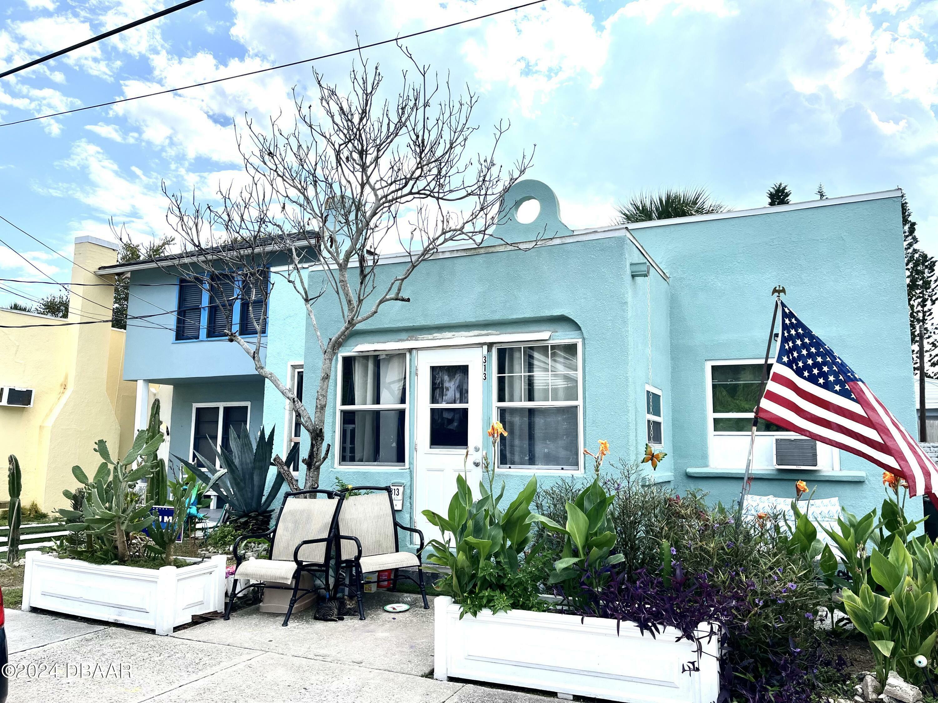 Property Photo: 311-313 N Oleander Avenue FL 32118