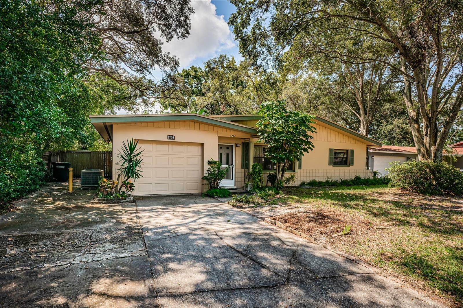 Property Photo:  1703 Linwood Drive  FL 33755 