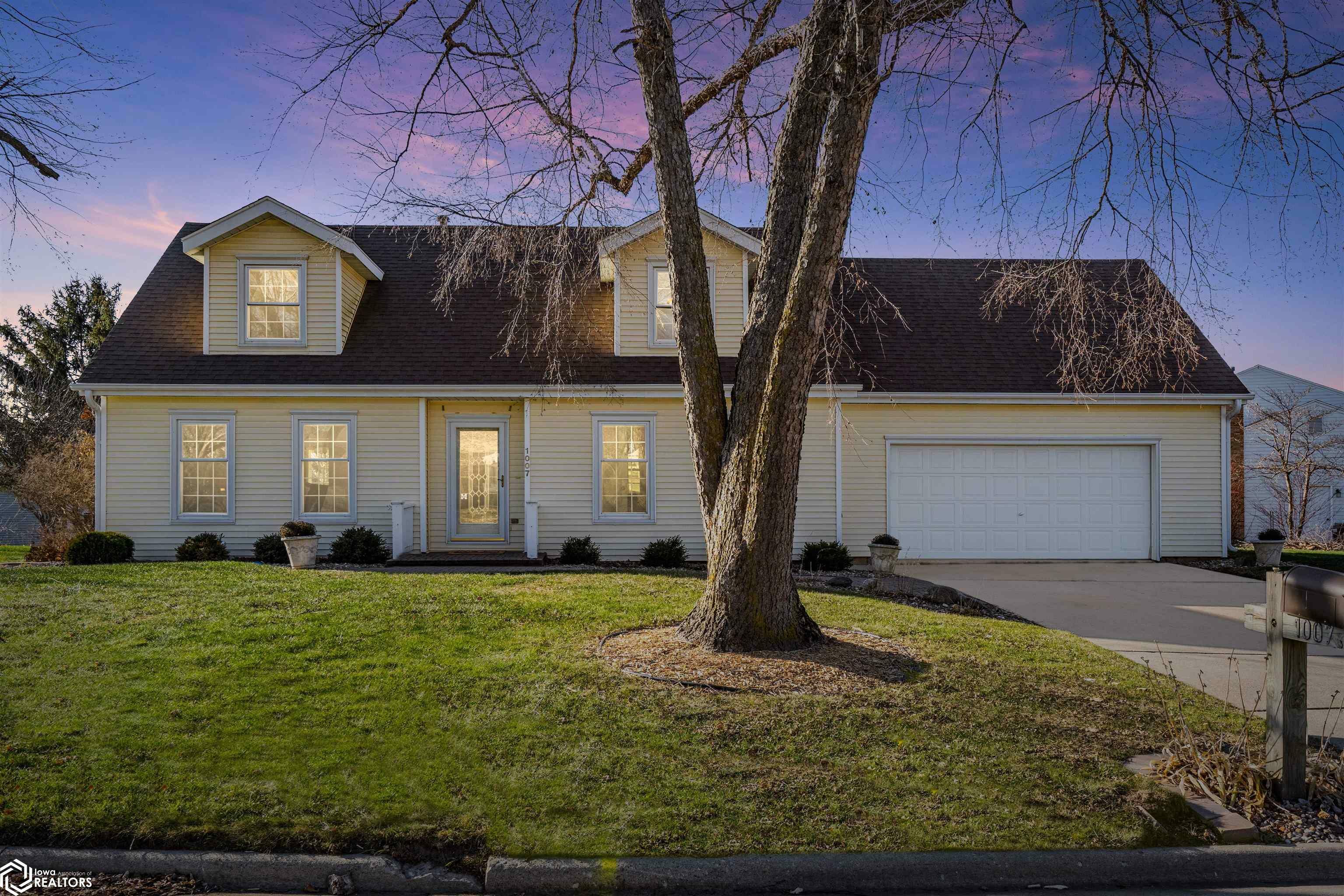 Property Photo: 1007 Ratcliffe Drive IA 50158