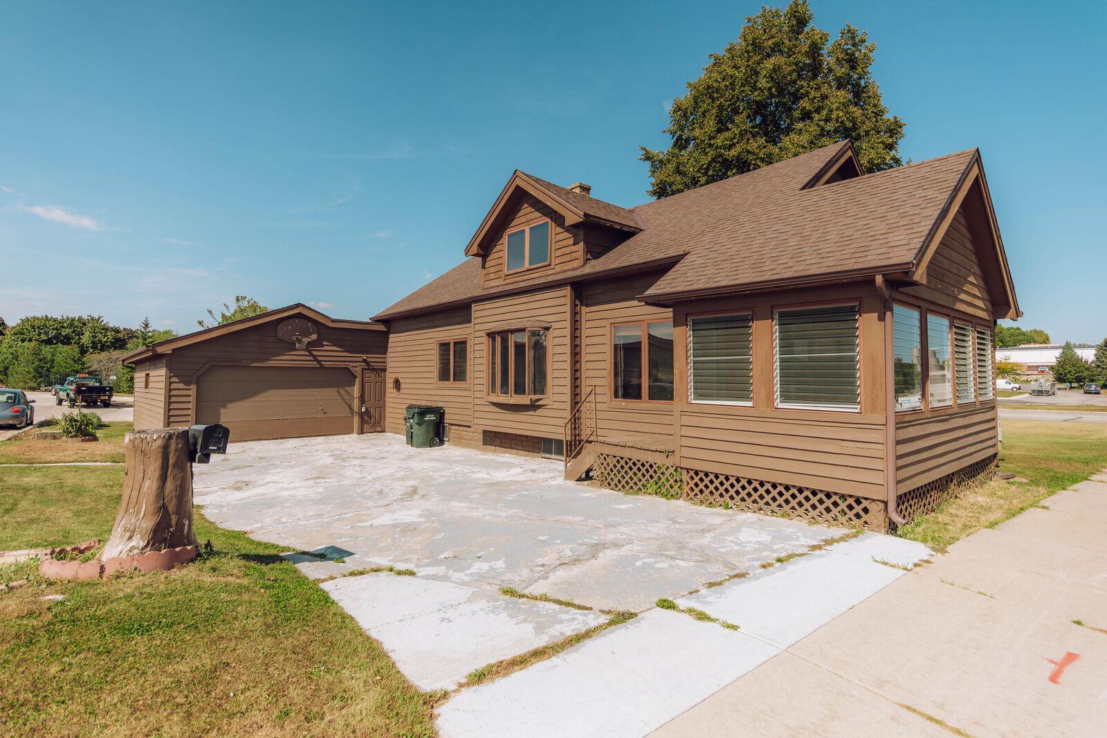 Property Photo: 940 N Main St WI 53090