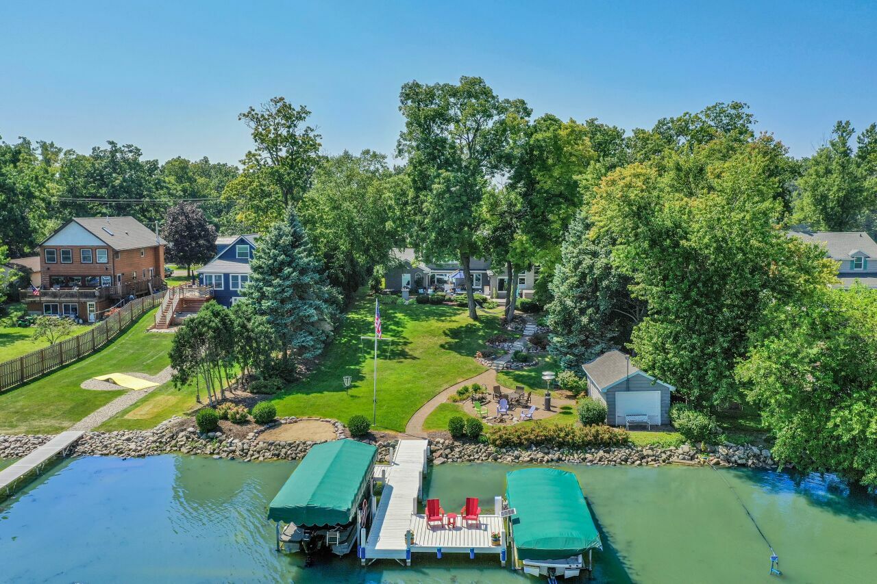 Property Photo:  2141 Lakeshore Dr  WI 53139 