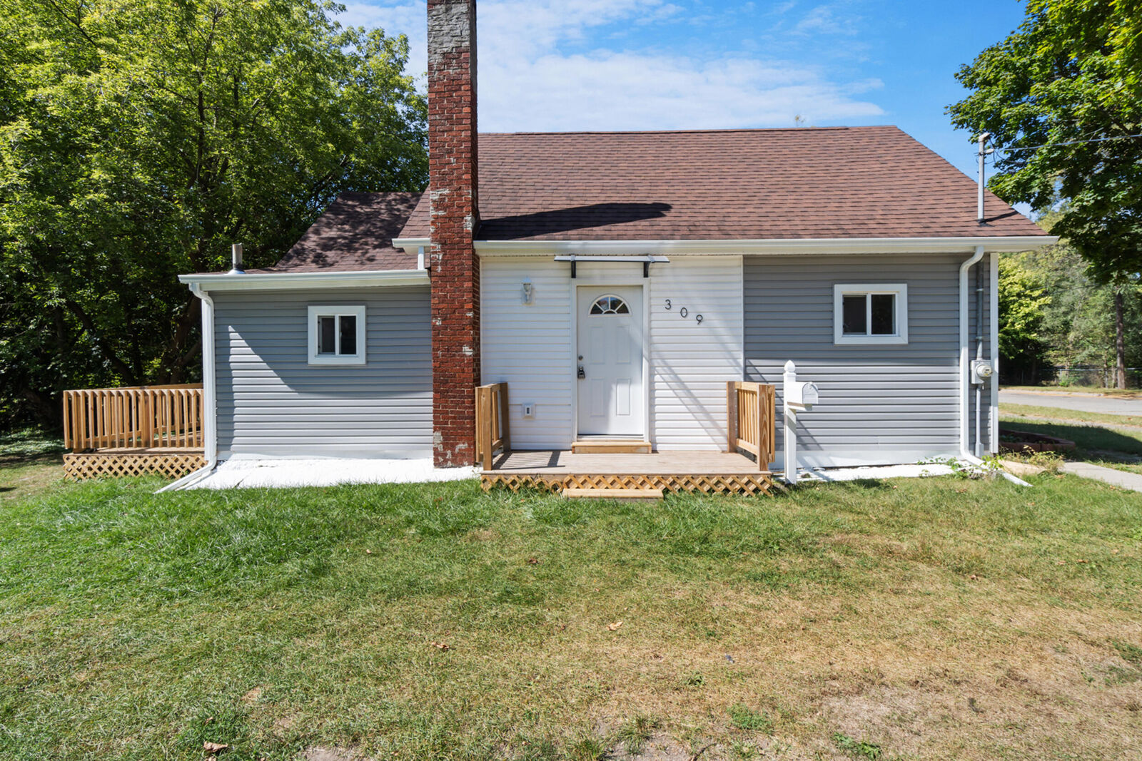 Property Photo:  309 E Euclid Avenue  MI 49203 