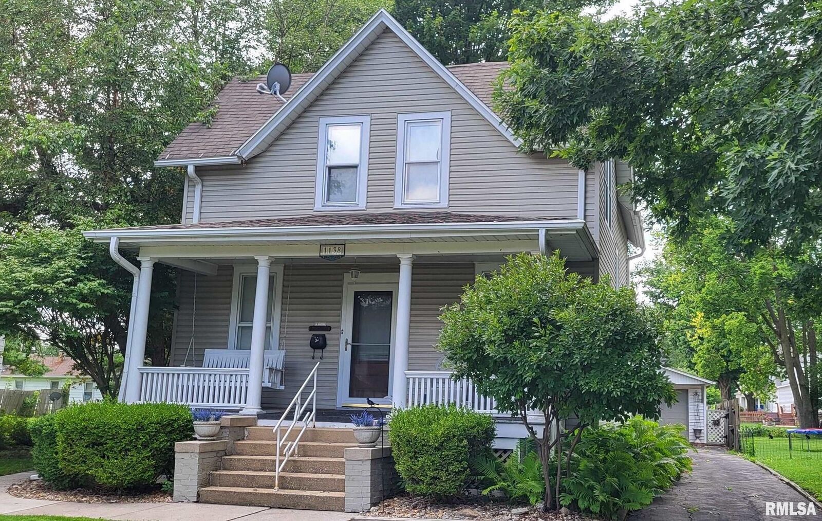 Property Photo:  1138 Willard Street  IL 61401 