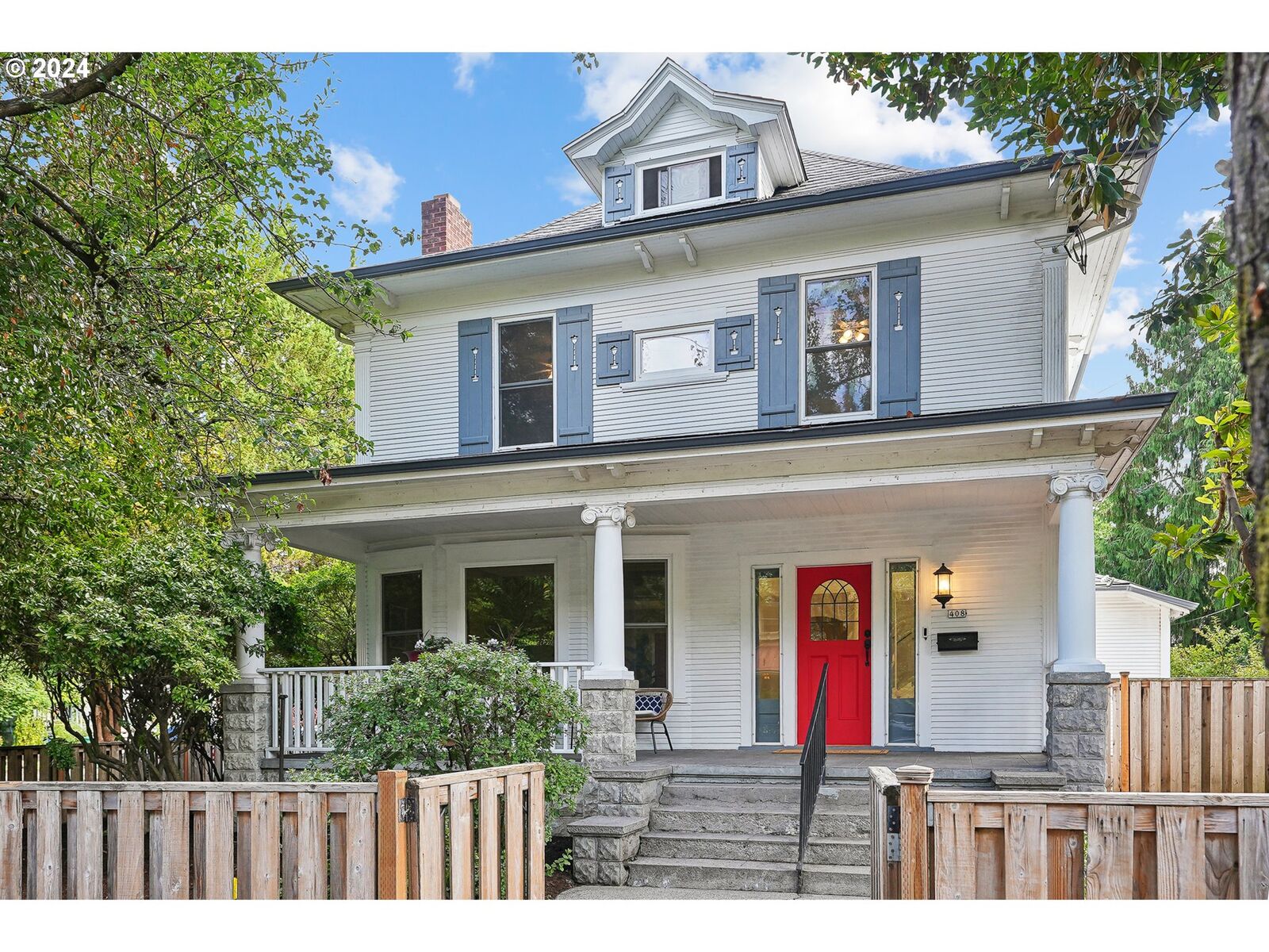 Property Photo:  408 SE 28th Ave  OR 97214 