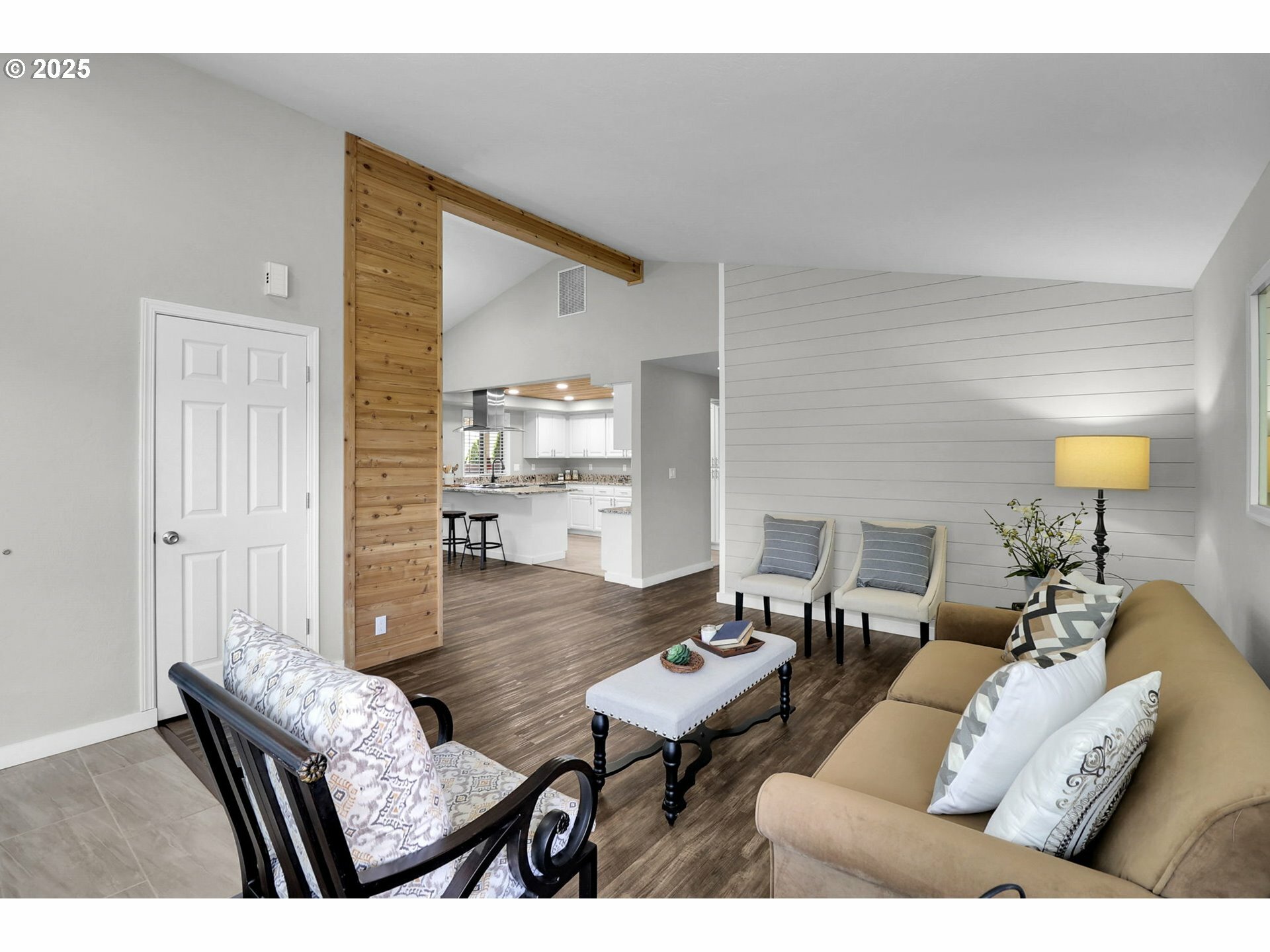 Property Photo: 1050 Arcadia Dr OR 97401