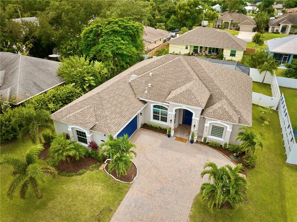 Property Photo:  610 SE Daly Court SE  FL 34984 