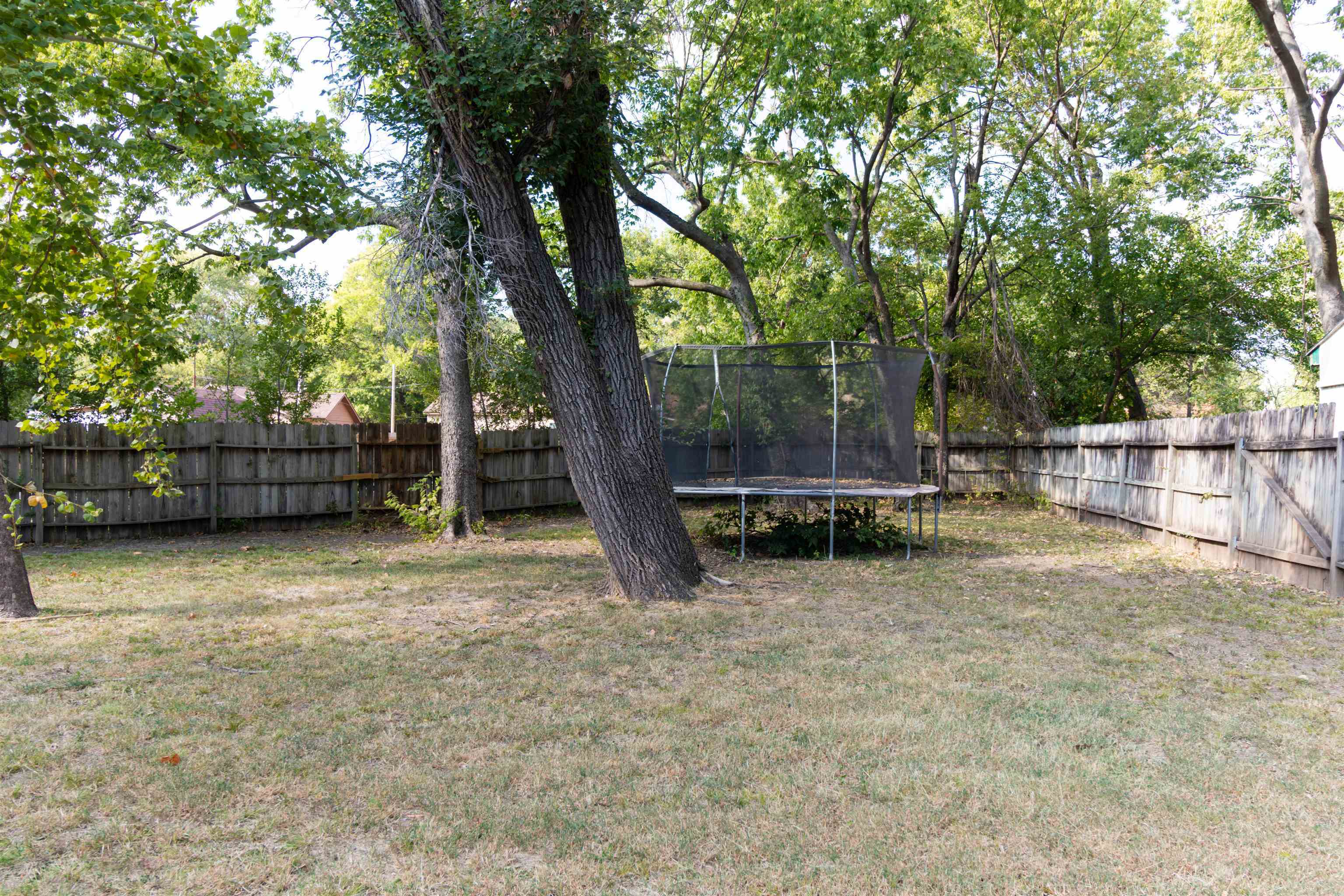 Property Photo:  1004 Lynn  KS 67156 