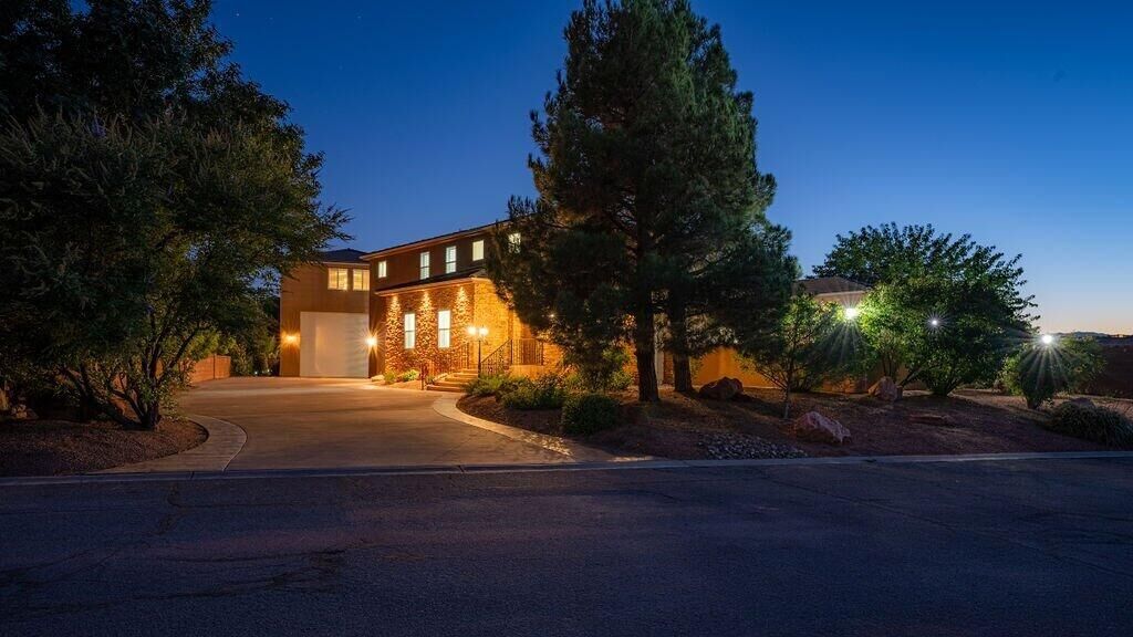 Property Photo: 1021 W Churrea St UT 84780