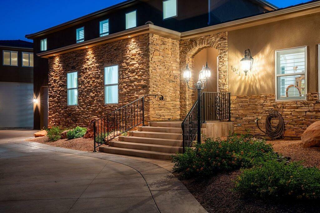 Property Photo: 1021 W Churrea St UT 84780