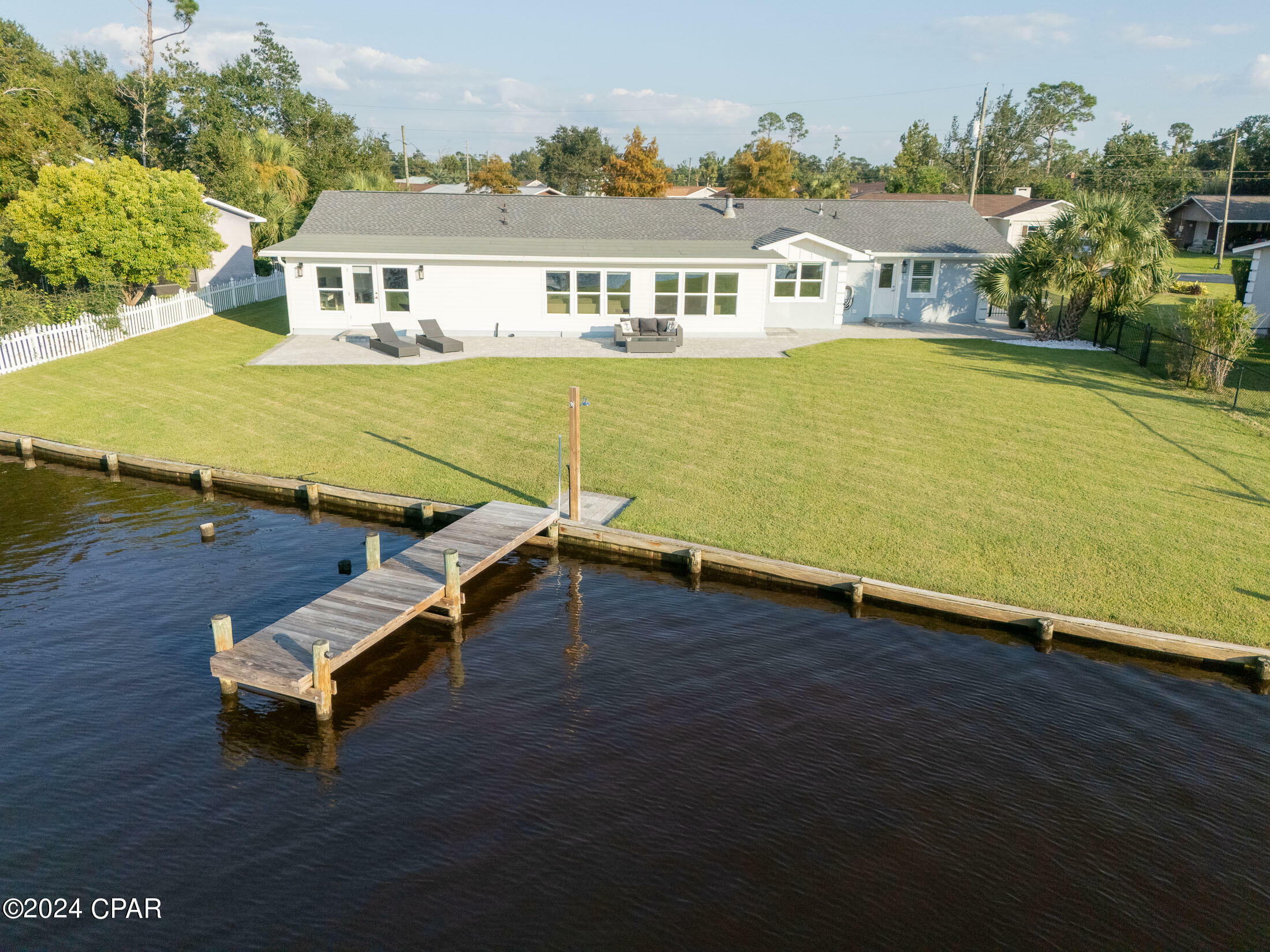 Property Photo:  710 W 8th Street Circle  FL 32444 