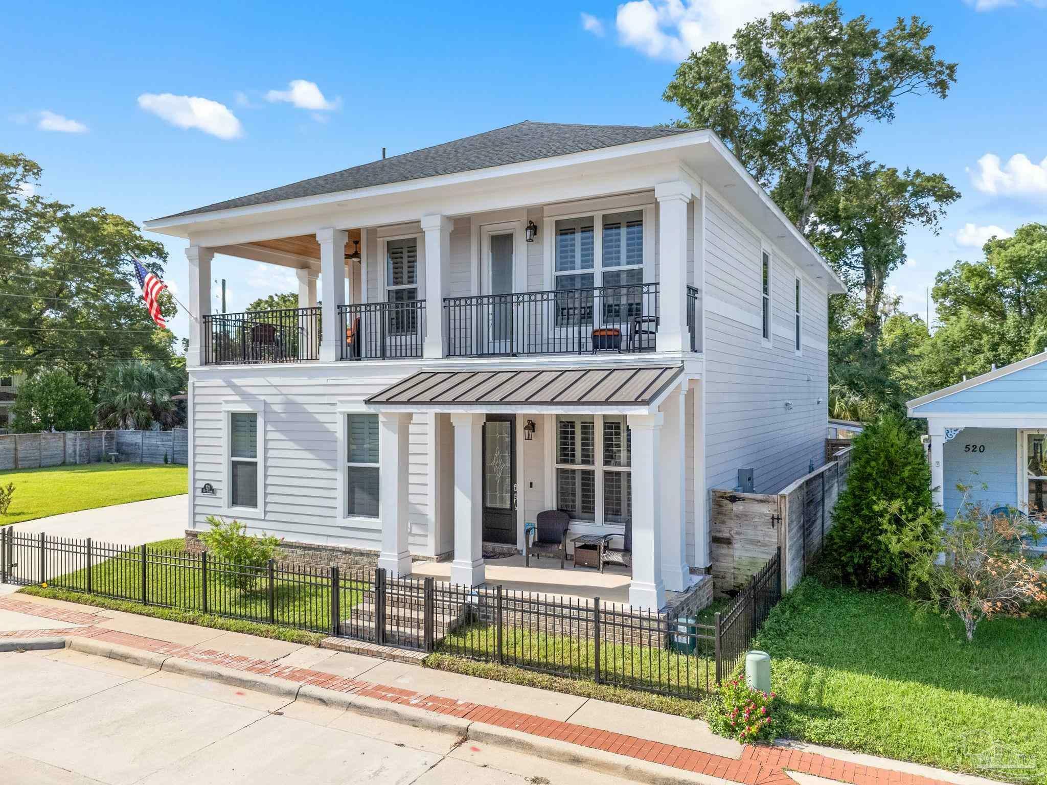 Property Photo: 522 W Belmont St FL 32501