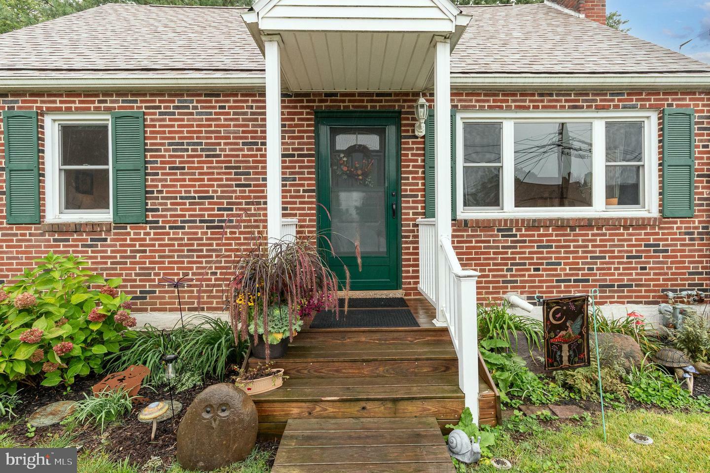 Property Photo:  6219 Warren Avenue  PA 17112 