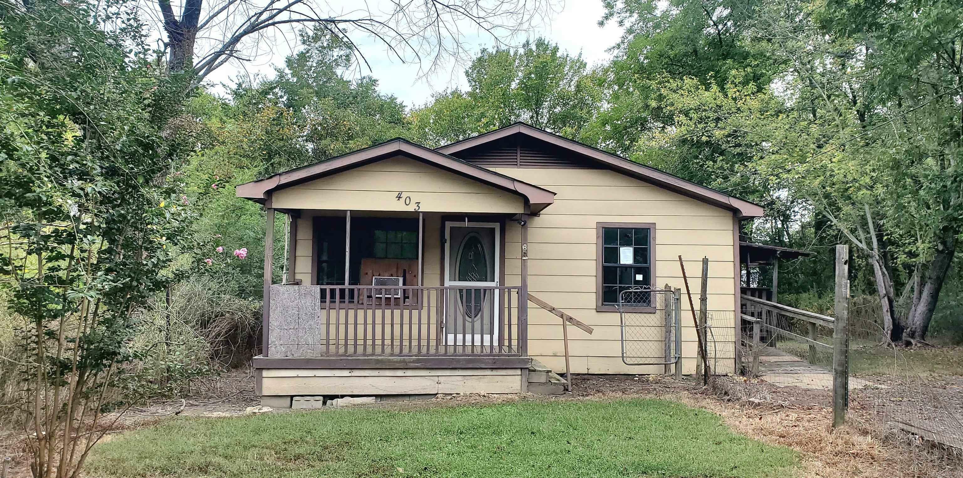 Property Photo:  403 First Street  AR 71953 