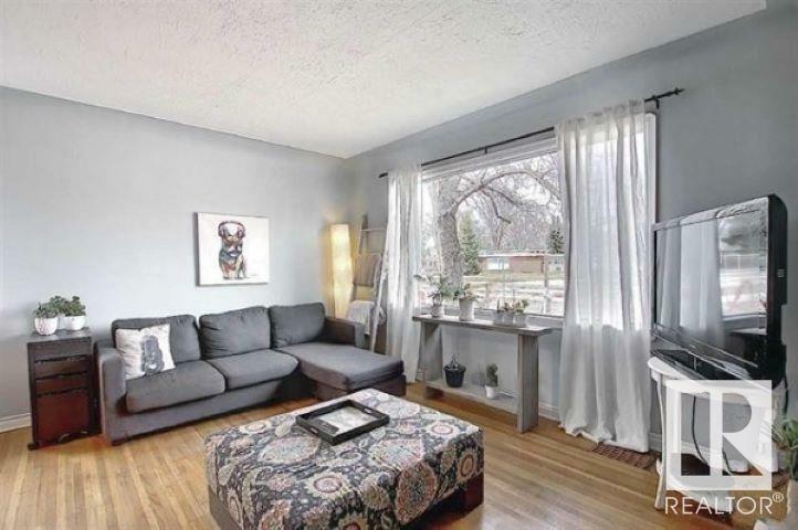 Property Photo:  8943 95 Avenue NW  AB T6C 1Z2 