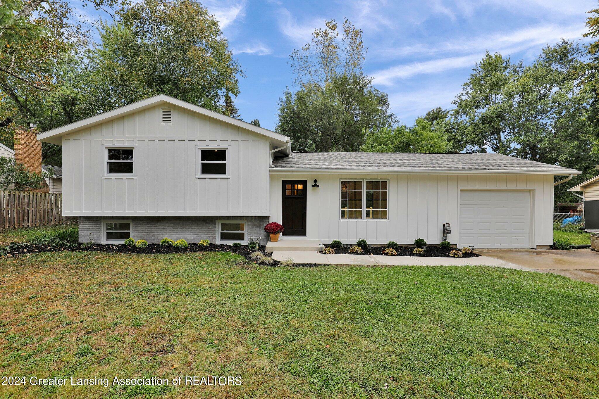 Property Photo:  624 Quinlan Drive  MI 48895 