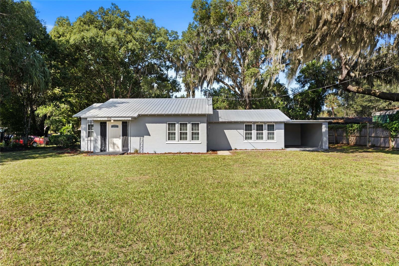 Property Photo: 6814 SE 220th Terrace FL 32640
