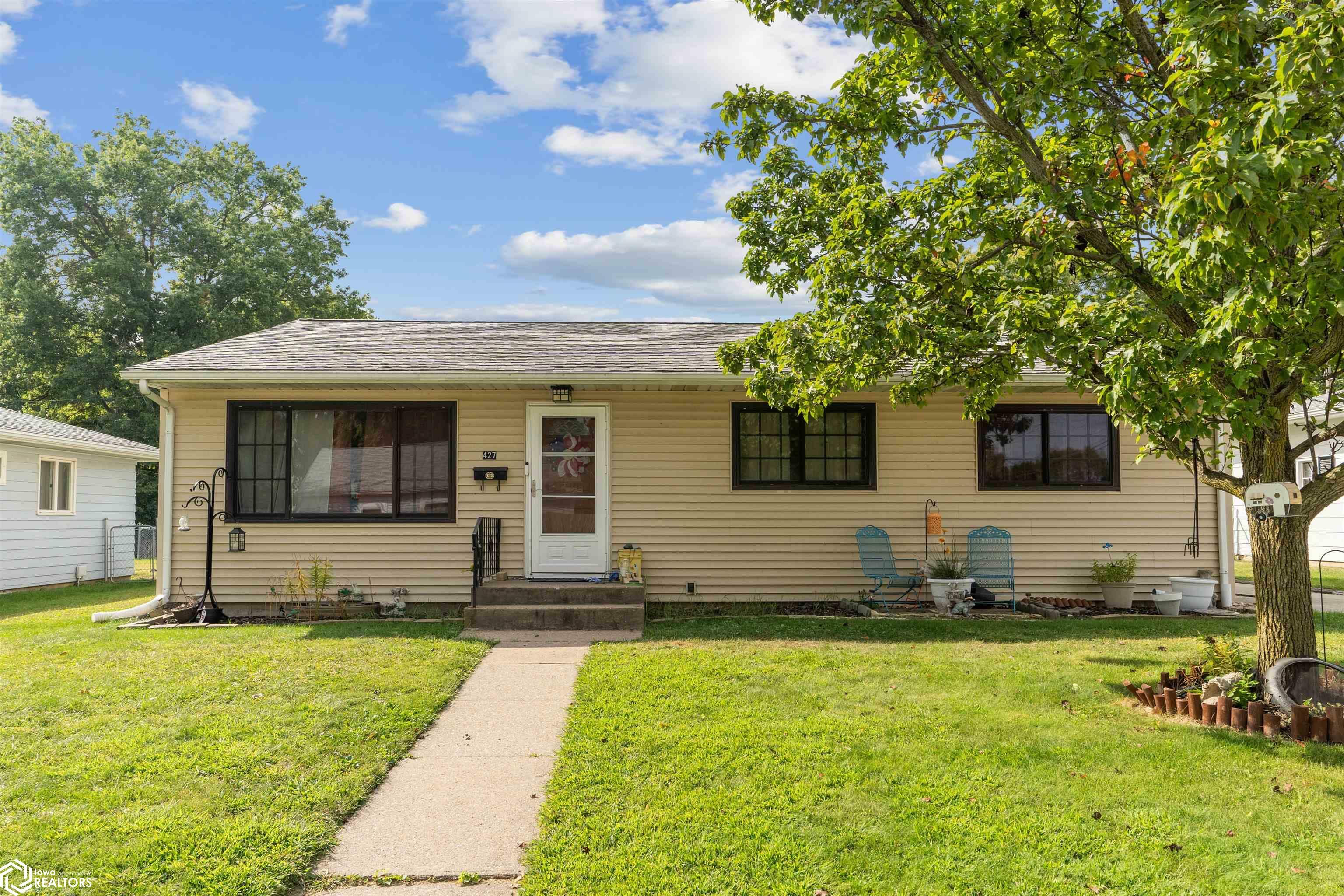 Property Photo:  427 Denmark Street  IA 52601 