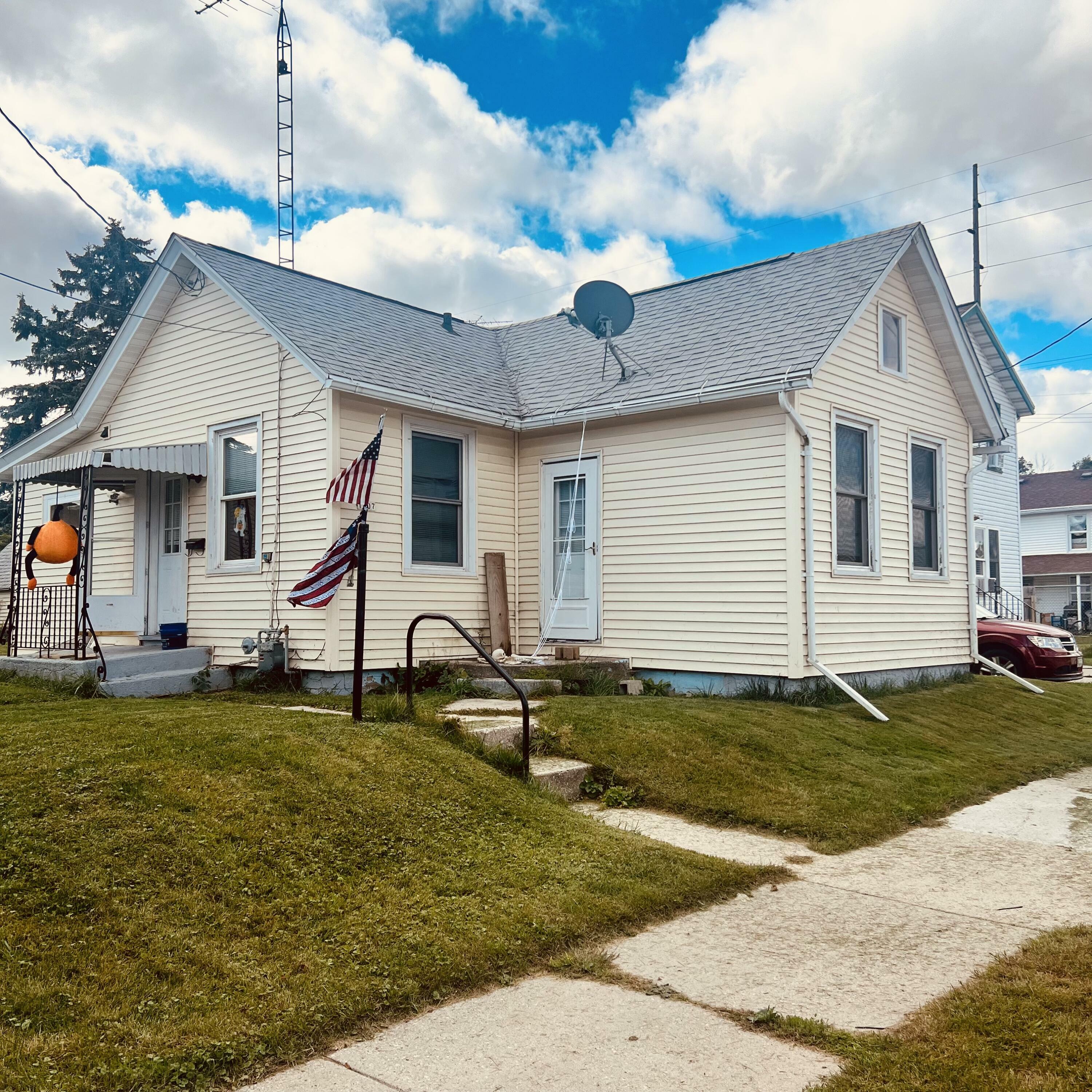 Property Photo:  1807 Franklin St  WI 54220 