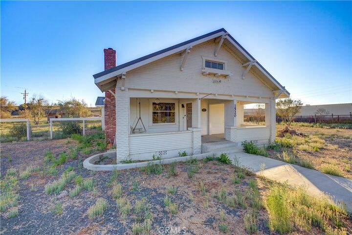 Property Photo: 1520 S Thompson Avenue CA 93444