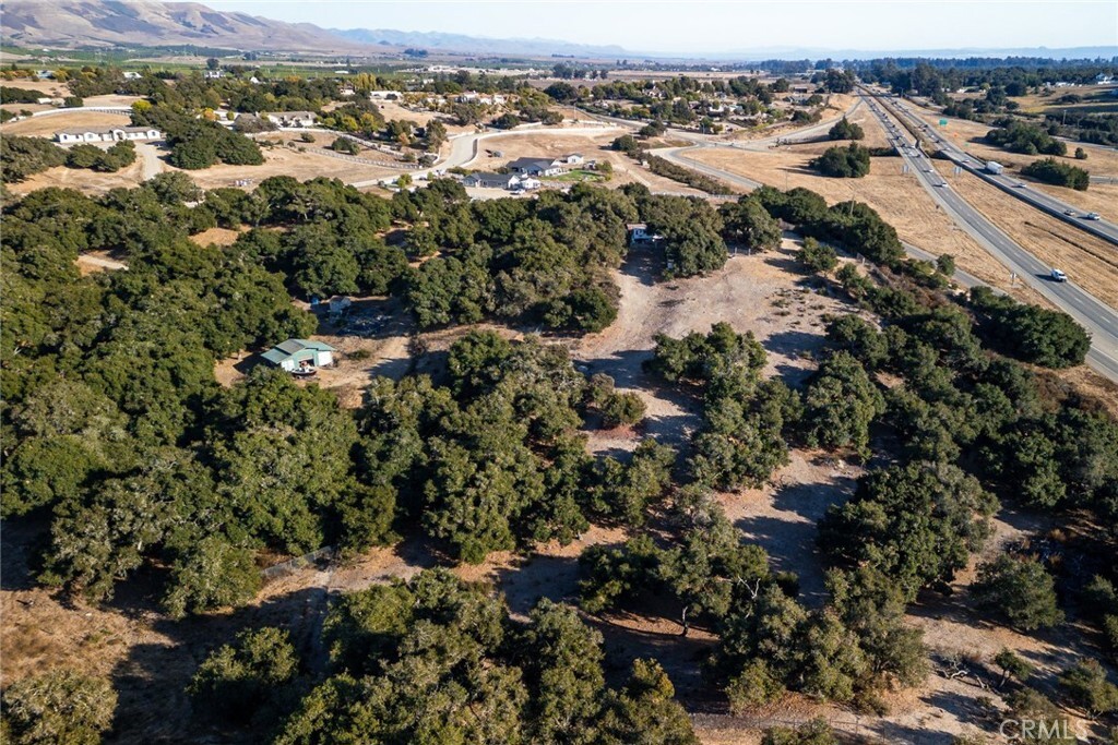Property Photo: 185 Cimarron Way CA 93420