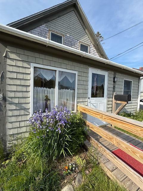 Property Photo:  17 Pleasant Street  ME 04631 