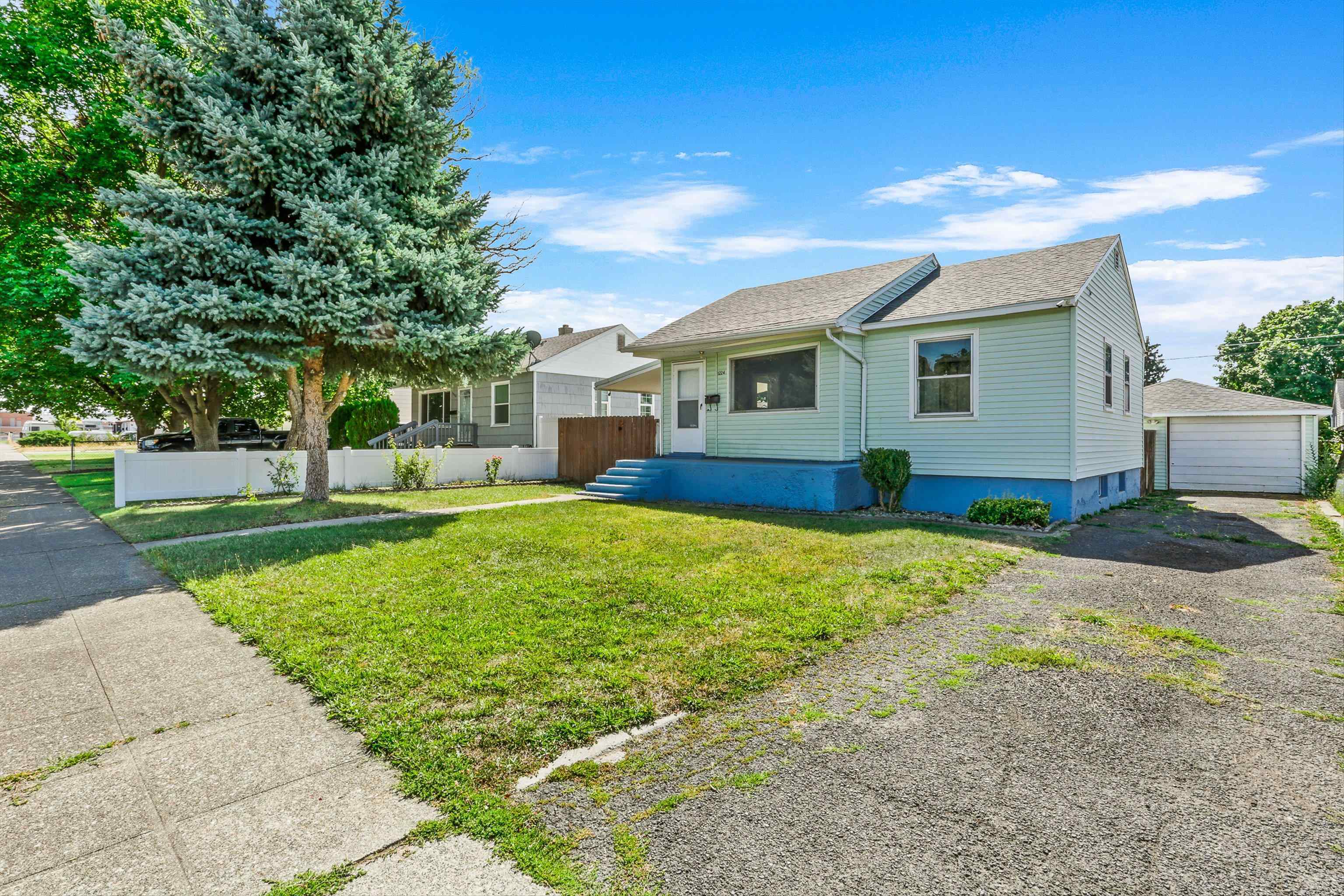 Property Photo:  1224 E Hoffman Ave  WA 99207 