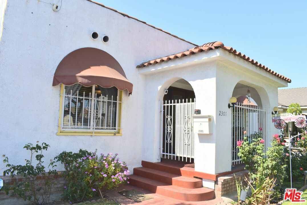 Property Photo:  2301   Pasadena Ave  CA 90806 