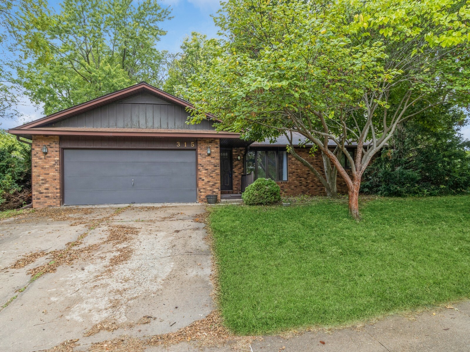 Property Photo:  315 W 5th Street  IA 50219 