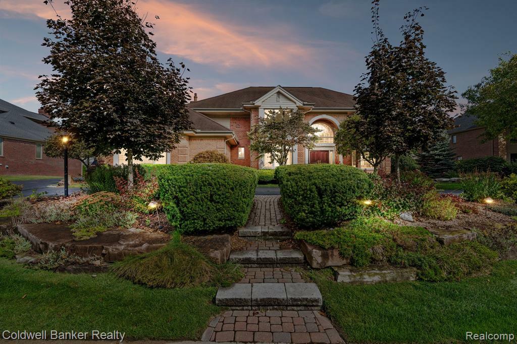 Property Photo:  2540 Golf Crest Drive  MI 48309 