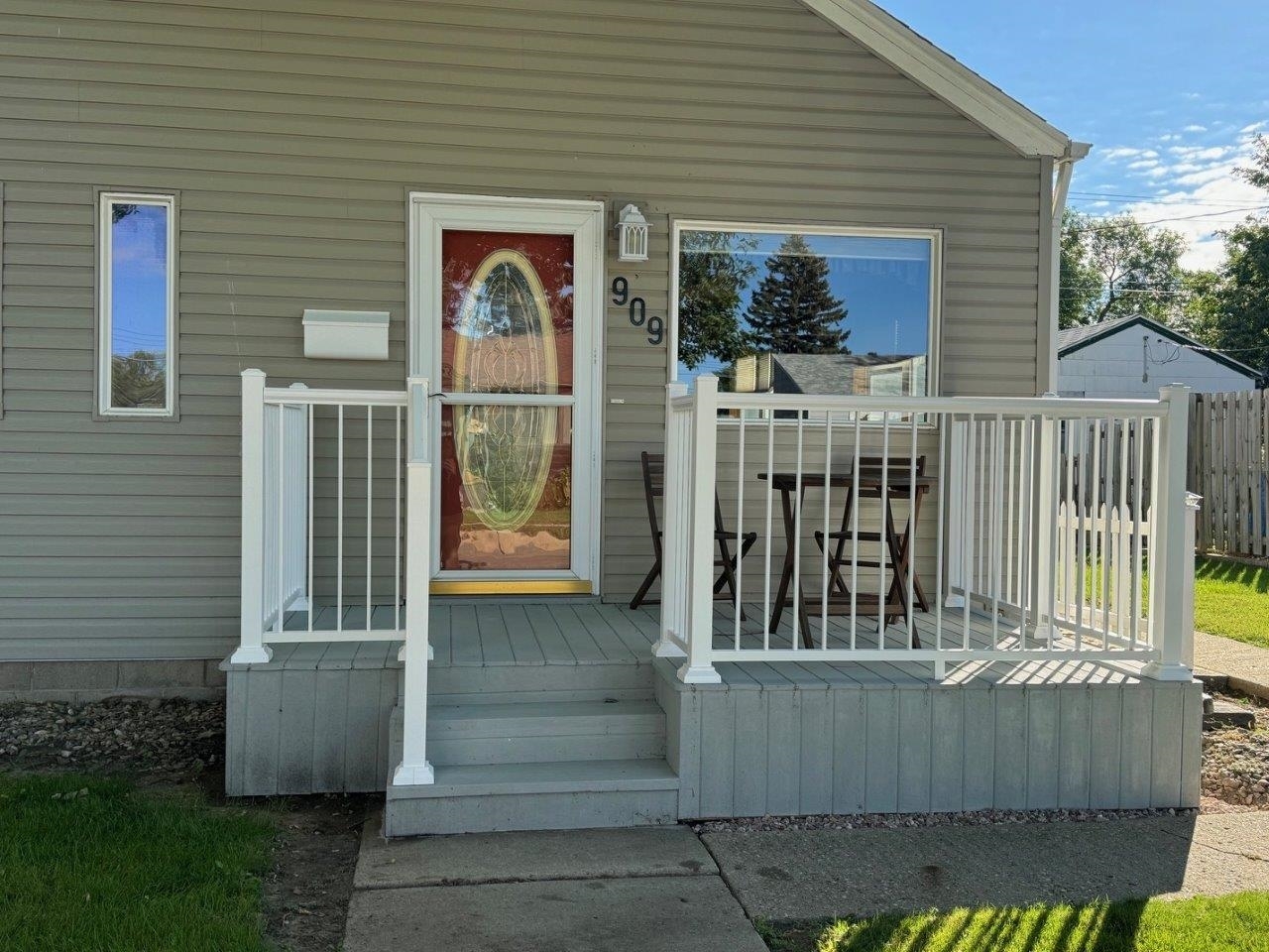 Property Photo:  909 5th St SW  ND 58701 