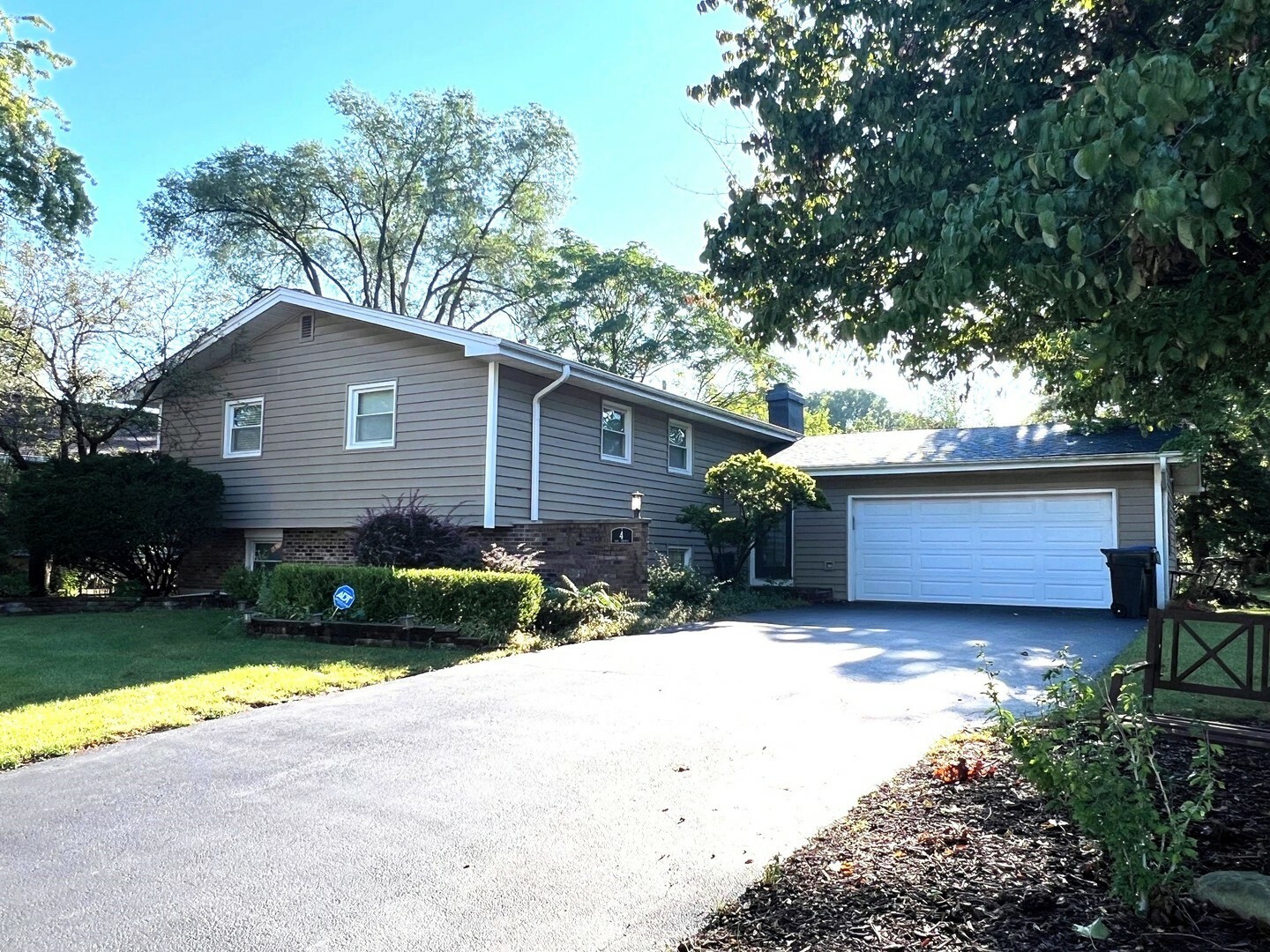 4 E Gartner Road  Naperville IL 60540 photo