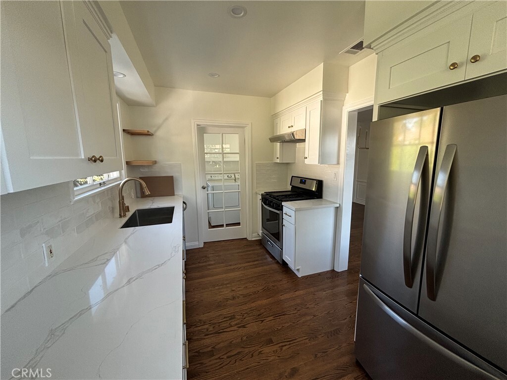 Property Photo:  200 S Rose Street  CA 91505 