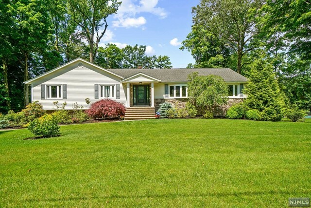 Property Photo:  18 Stuyvesant Road  NJ 07645 