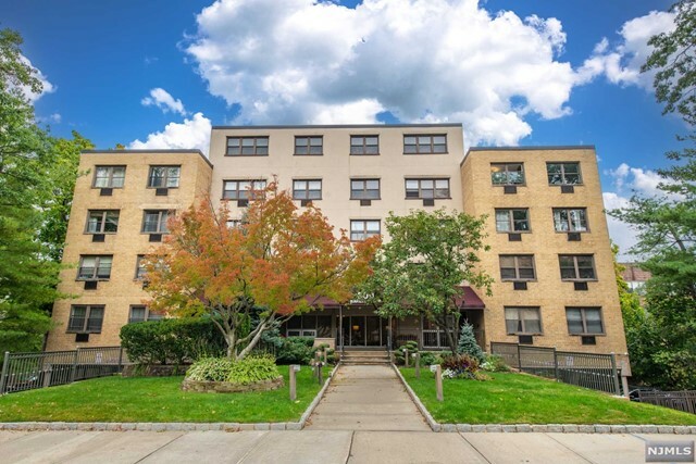 Property Photo:  300 Lookout Avenue C3  NJ 07601 