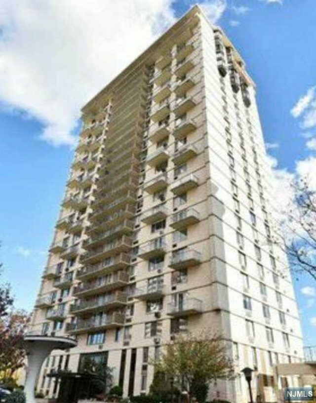 160 Overlook Avenue 15E1  Hackensack NJ 07601 photo