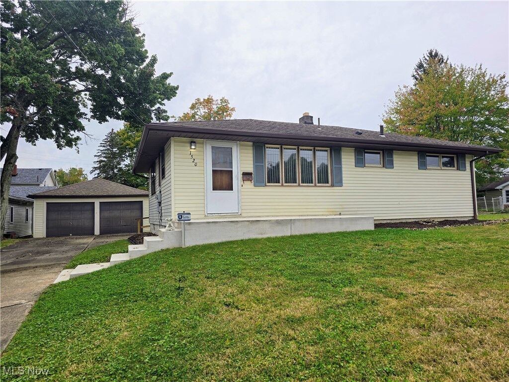 Property Photo:  1520 Greenwood Avenue  OH 44420 